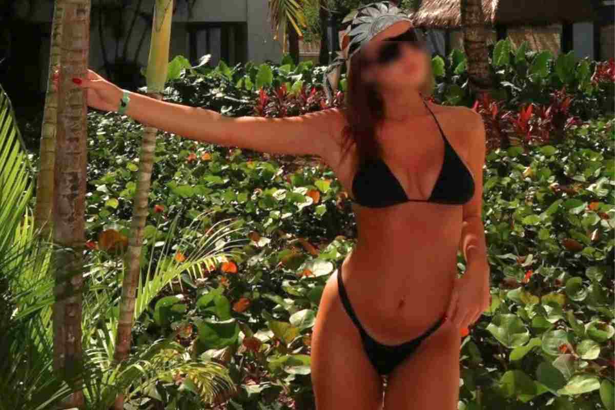 Chanel Totti lancia il bikini per l'estate